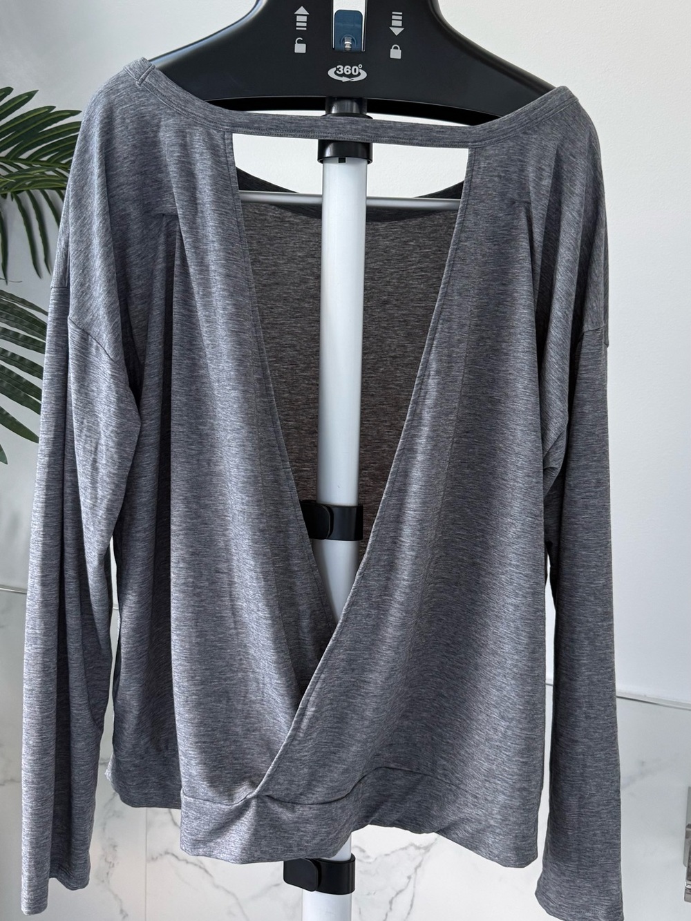 GapFit Breathe Open Back Cutout Sweatshirt XL Heather Grey Twist Active Top